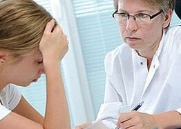 specialisto konsultacija dėl skausmo po kairiuoju pečių ašmenimis